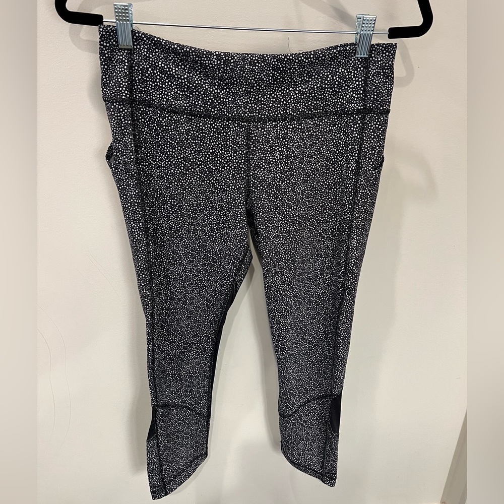 Lululemon Black & White Cropped Leggings with Pockets